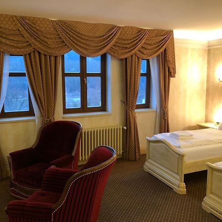 Hotel Chateau Cihelny การ์โลวีวารี ภายนอก รูปภาพ