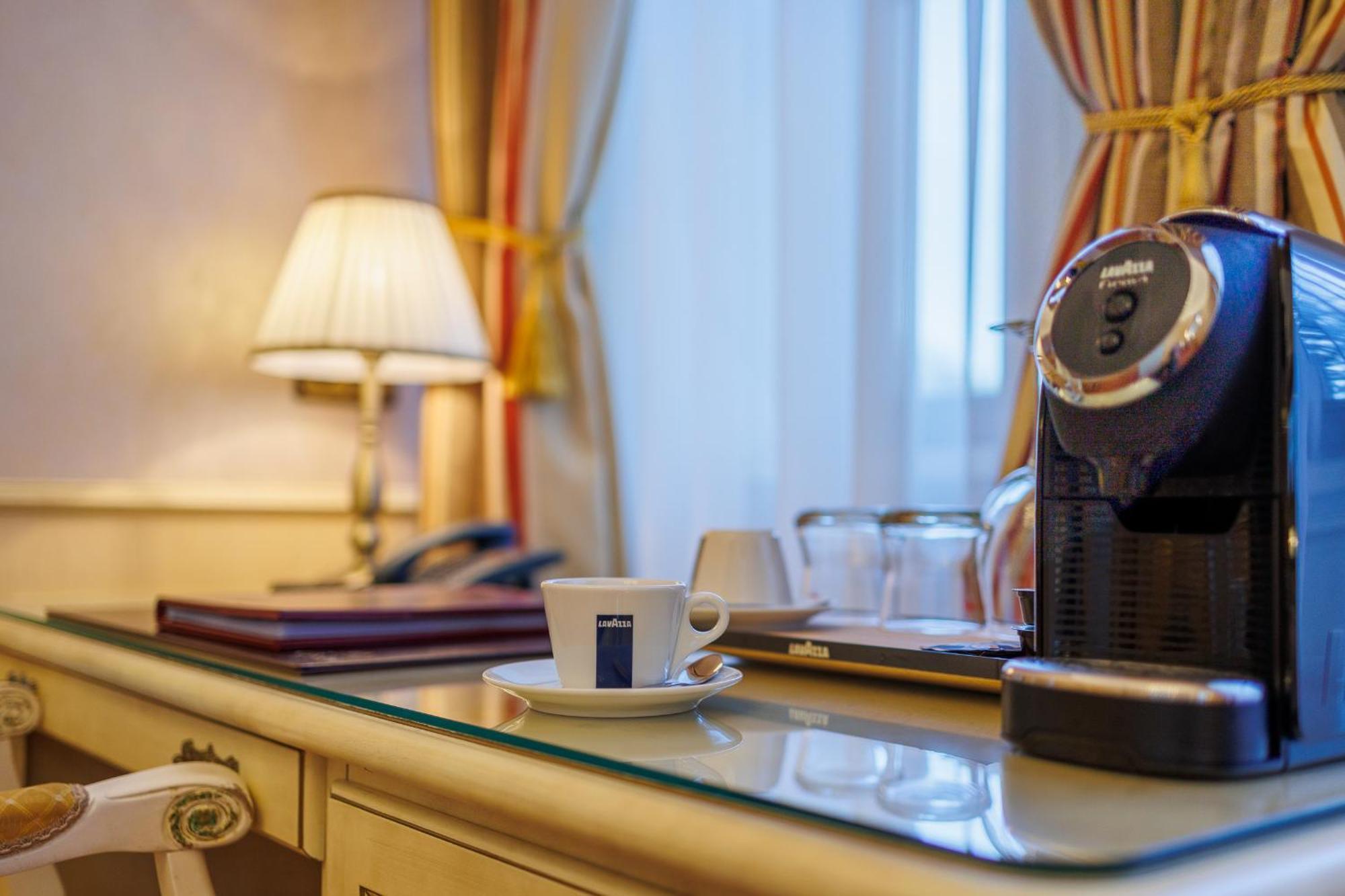 Hotel Chateau Cihelny การ์โลวีวารี ภายนอก รูปภาพ